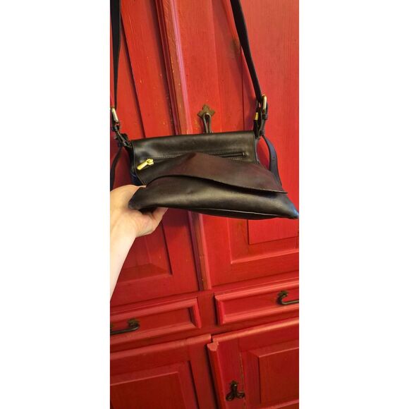 Modi Italian Leather Asymmetrical Flap Black Sturdy Burnished Gold Hardware EUC - Picture 4 of 7